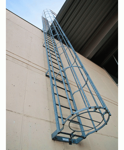 Металлическая лестница вертикального типа - 4